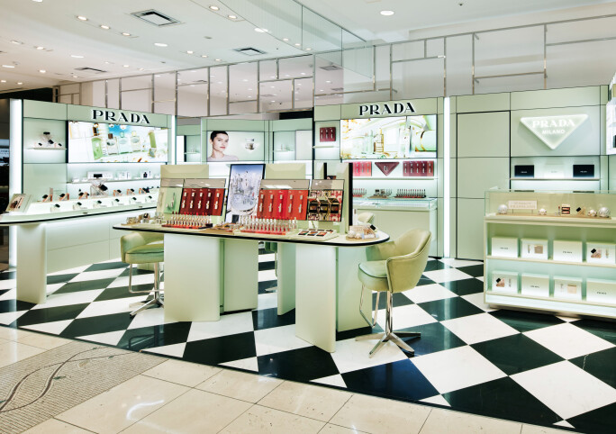 日本ロレアル株式会社 - 全国の店舗でリアルタイムな情報発信を実現