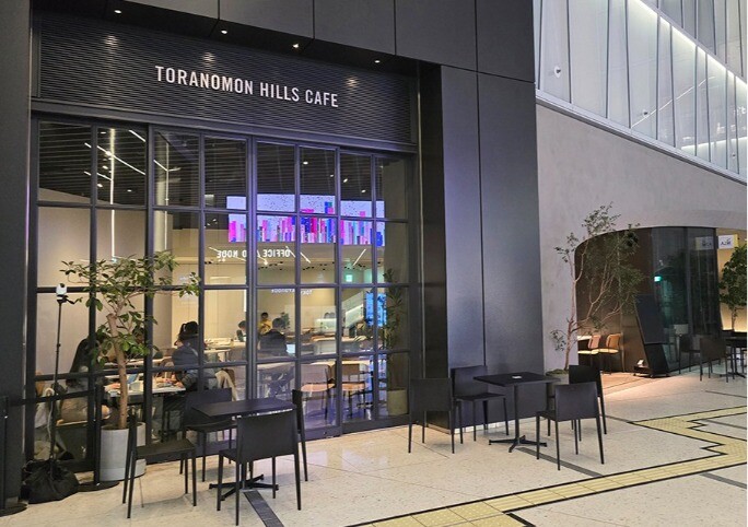 虎ノ門ヒルズ カフェメニューサイネージ